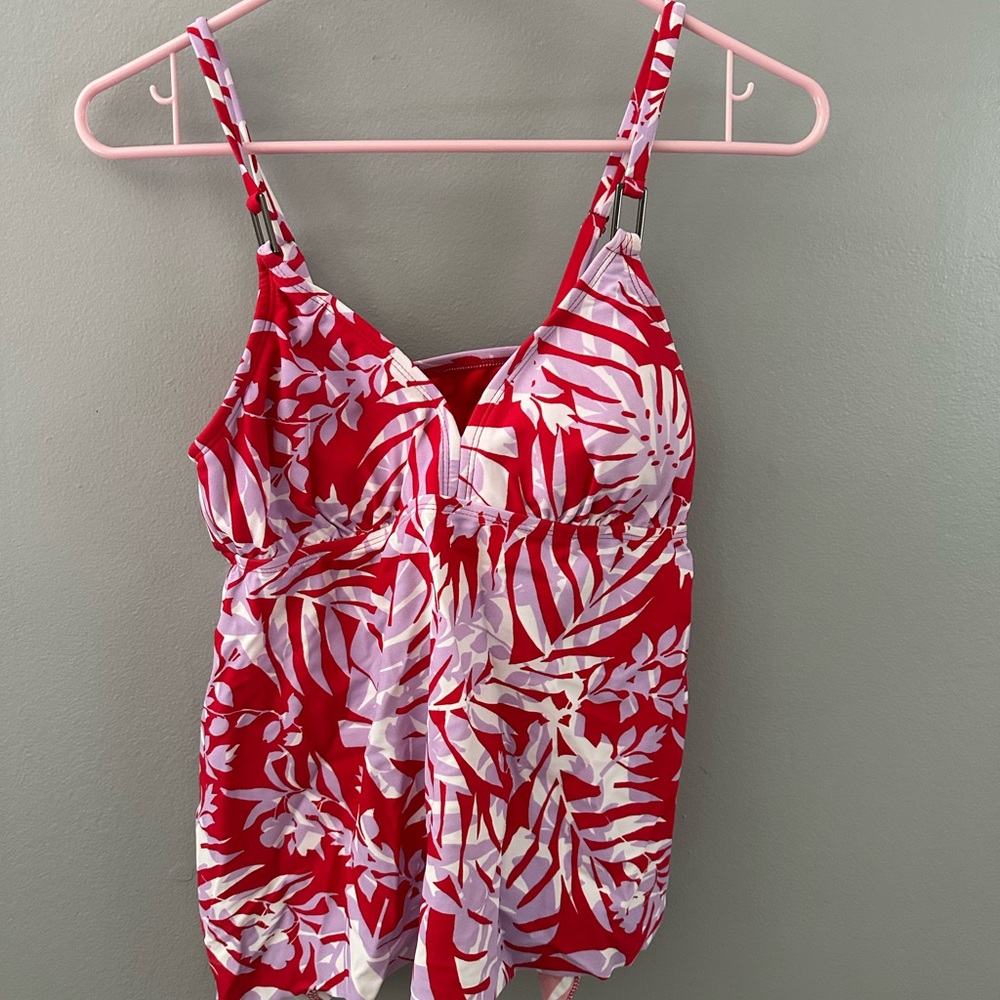 Kona Sol Red and White Leaf Print Top